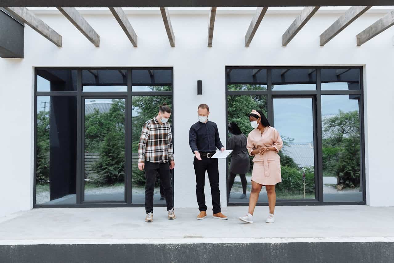 What Is A Real Estate Broker And How They Can Help You?